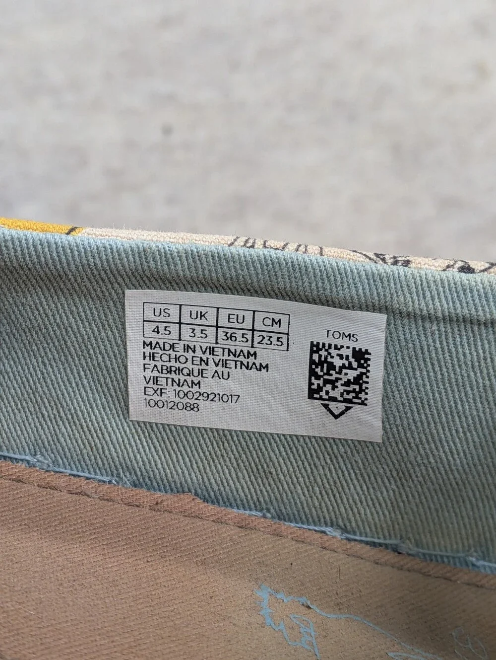 TOMS Kid's Youth 4.5 Beige Canvas Slip On Cute Pet Dog Print Artwork Casual Shoe